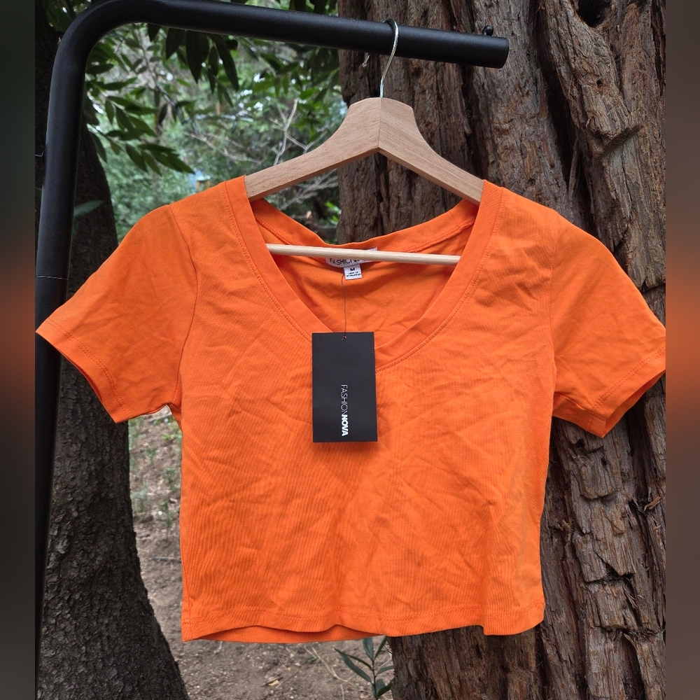 NWT Fashion Nova Medium‎ Women's Orange V-Neck Top